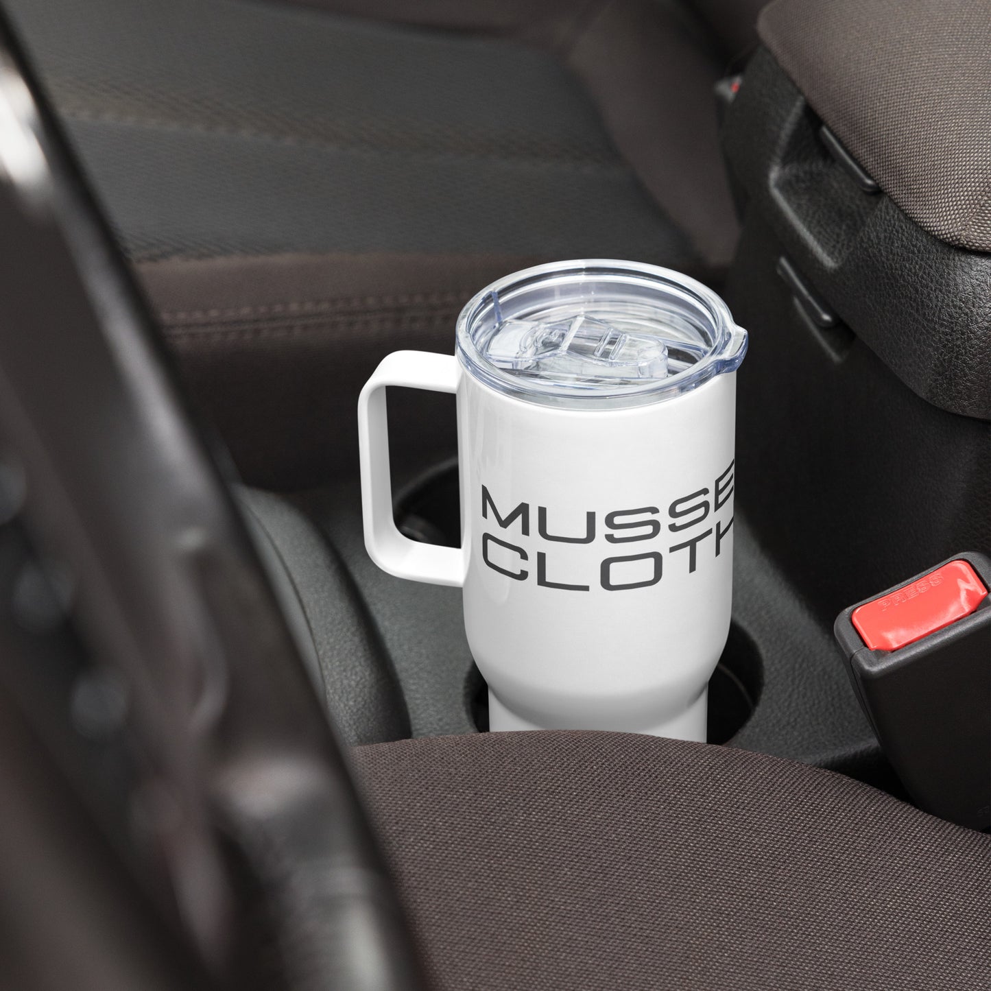 Travel mug with a handle